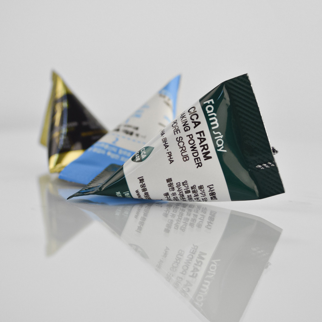 Скраб з центелою азіатською Farm stay Cica Farm Baking Powder Pore Scrub