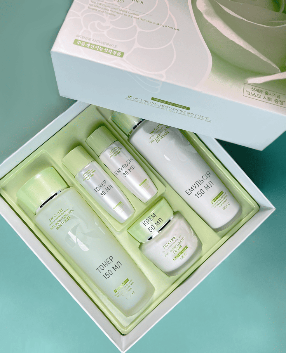 Набір від зморшок з муцином равлика 3W Clinic Snail Moist Control Skin Care 3 Set