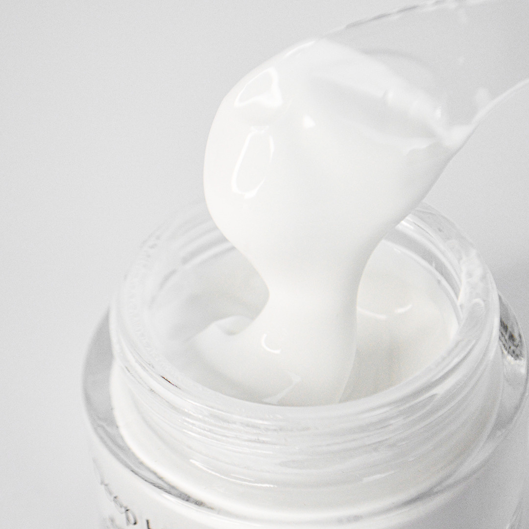 Отбеливающий крем для лица Bioaqua V7 Deep Hydration Crystal Clear Moisturizing Lazy Makeup Cream