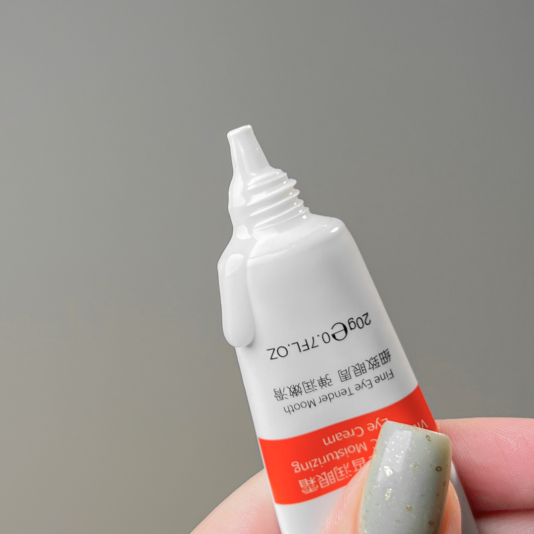 Крем вокруг глаз с витамином С Bioaqua Vitamin C Moisturizing Eye Cream