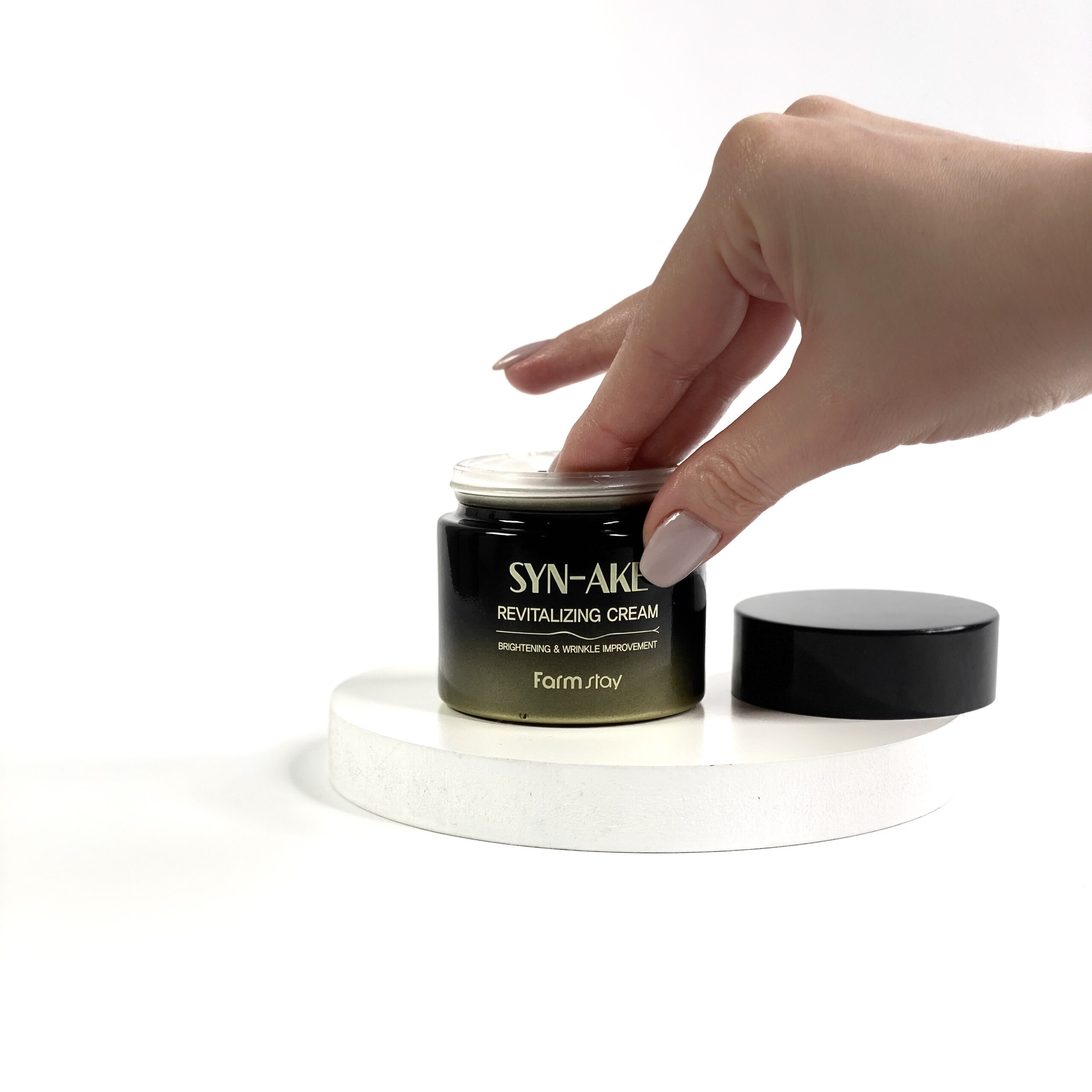 Крем для обличчя зі зміїним пептидом Farm Stay Syn-ake Revitalizing Cream