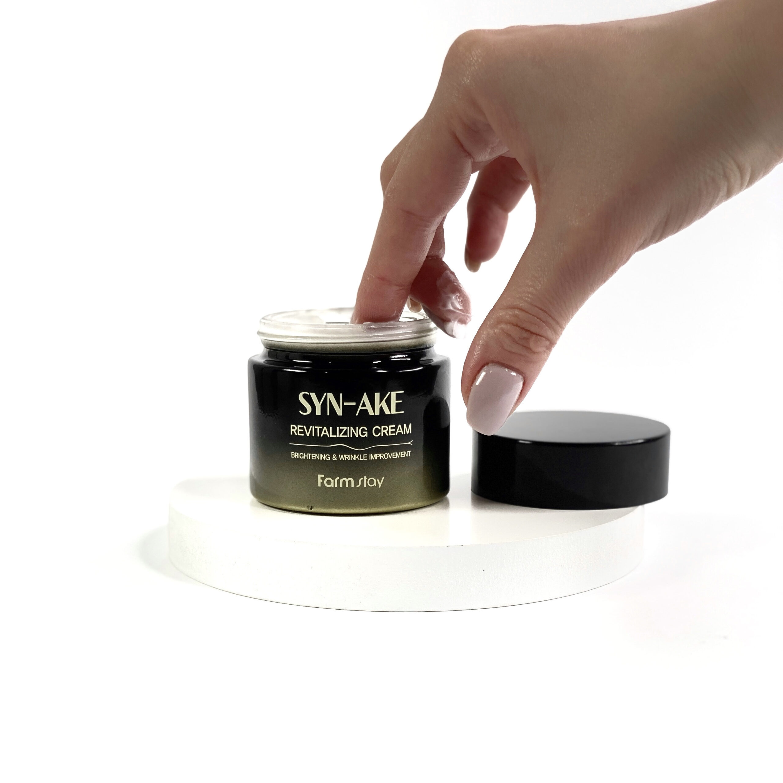 Крем для обличчя зі зміїним пептидом Farm Stay Syn-ake Revitalizing Cream