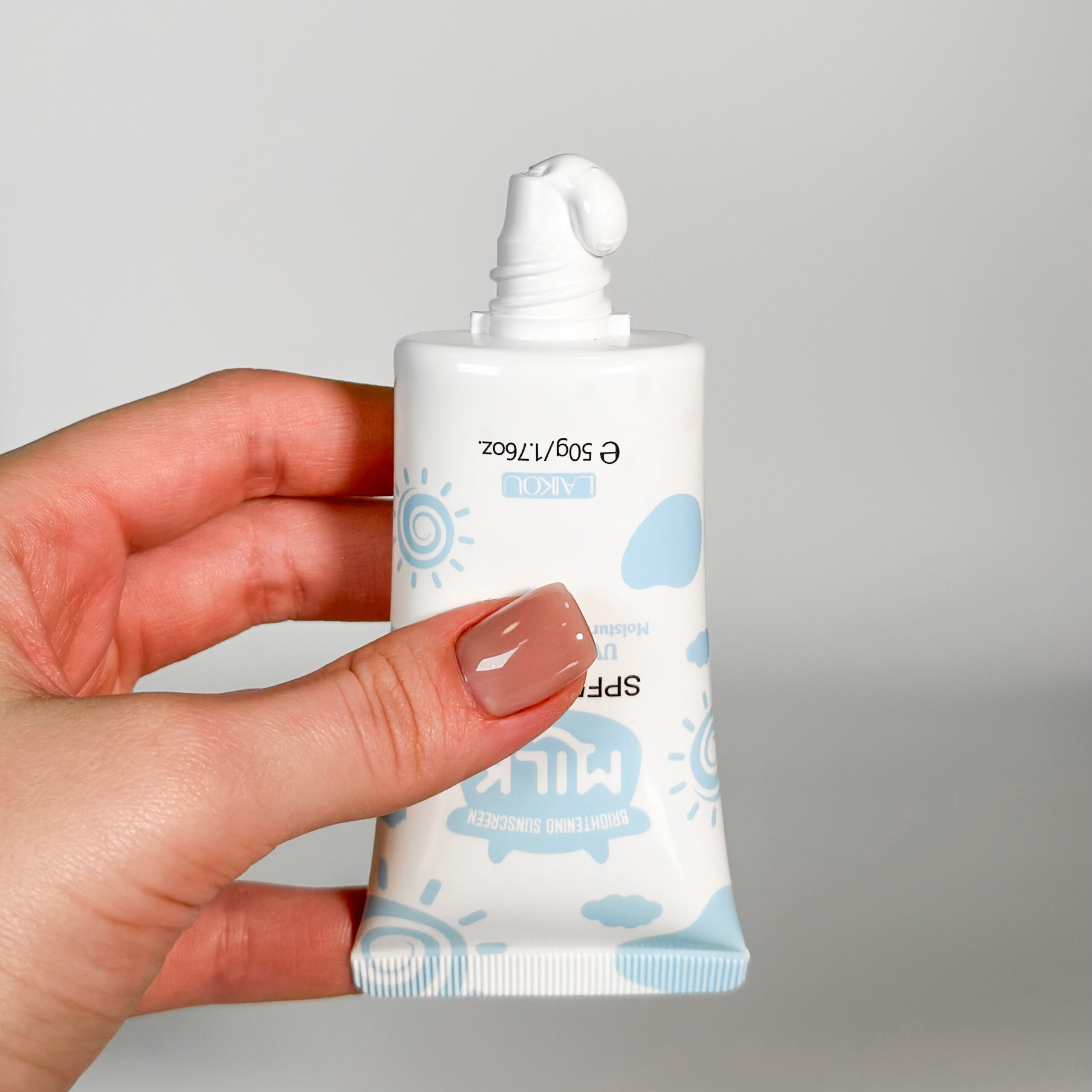 Солнцезащитный крем с протеинами молока LAIKOU Milk Brightening Sunscreen SPF50 PA +++