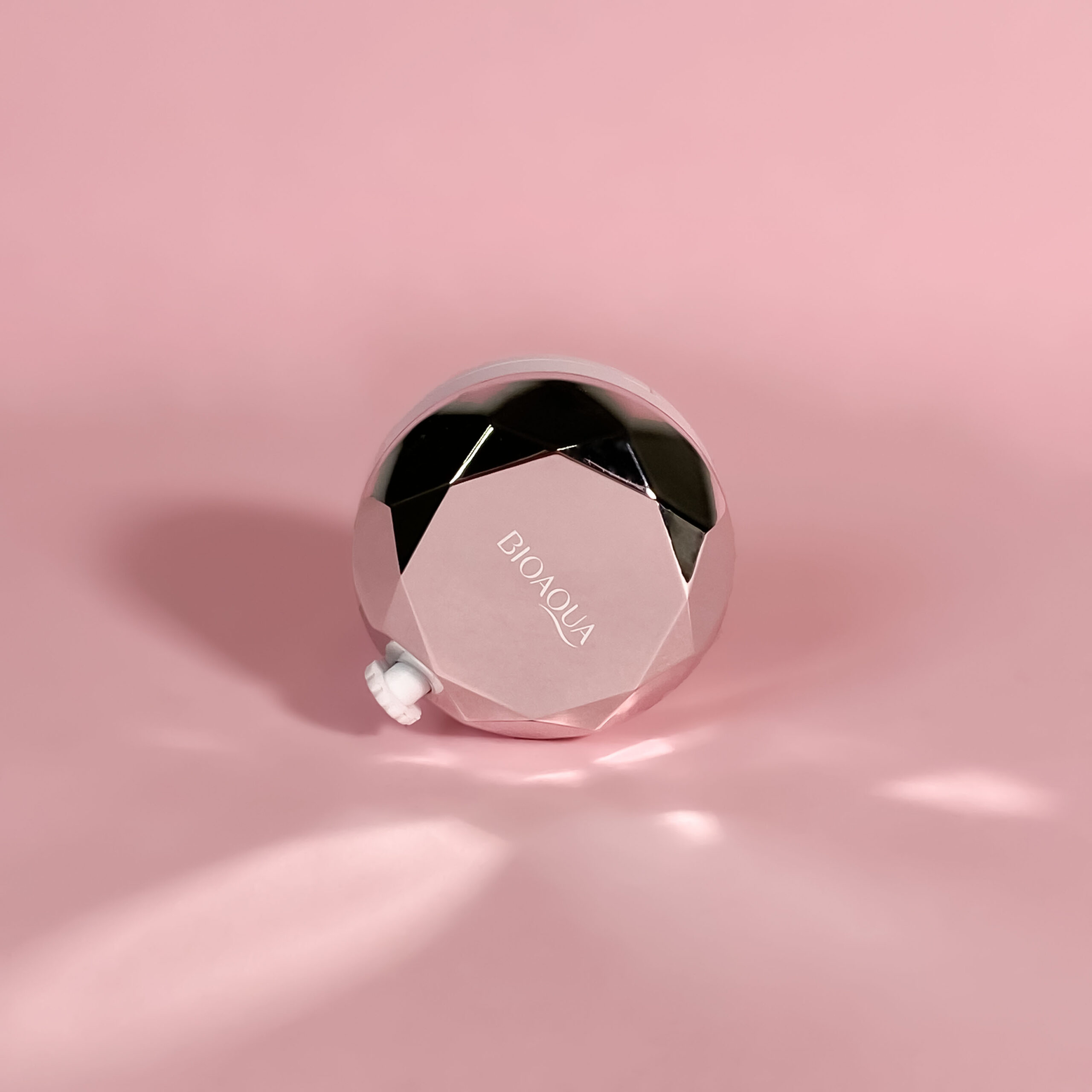 Маска-бальзам для губ з екстрактом полуниці Bioaqua Strawberry Moisturizing Lip Mask