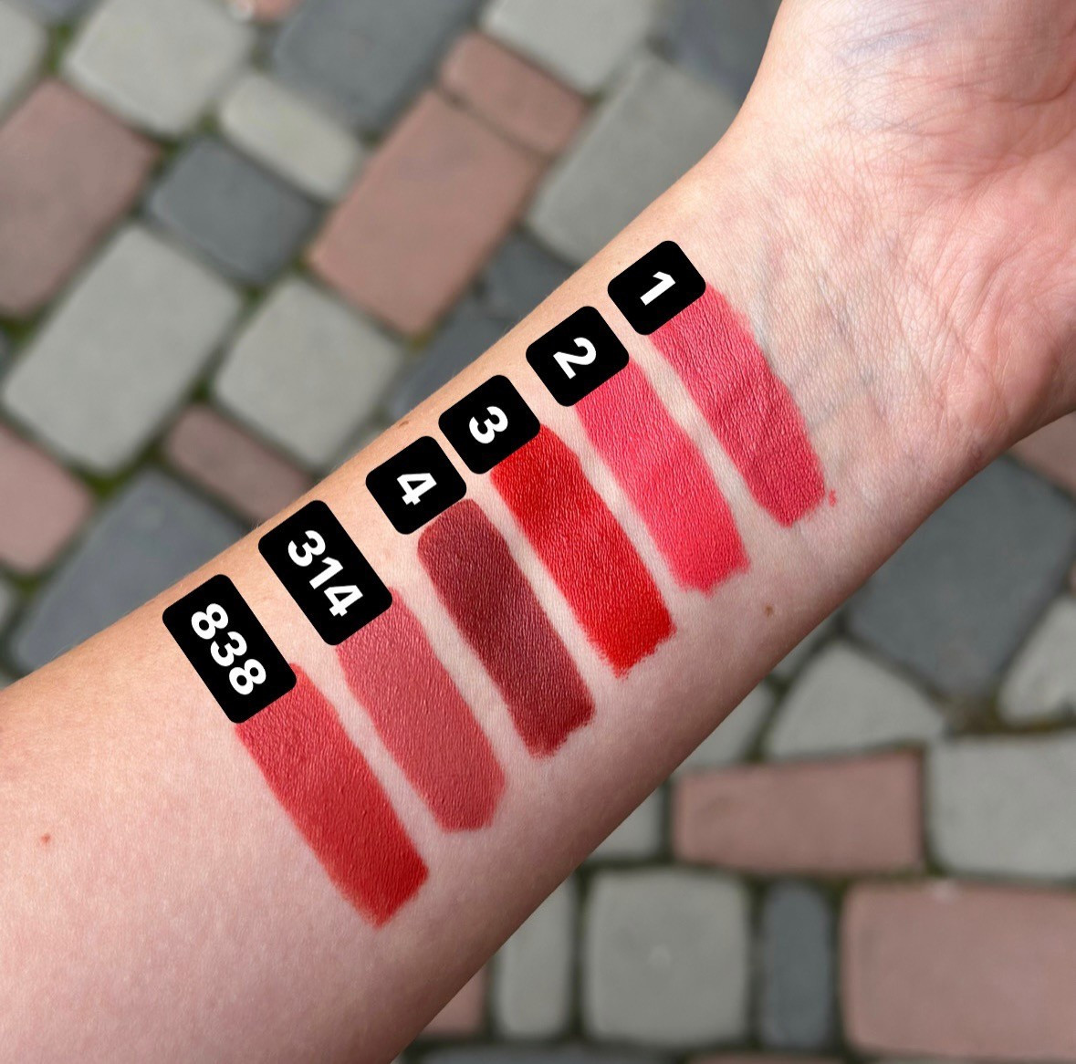 Помада O.TWO.O Gorgeous Lipstick