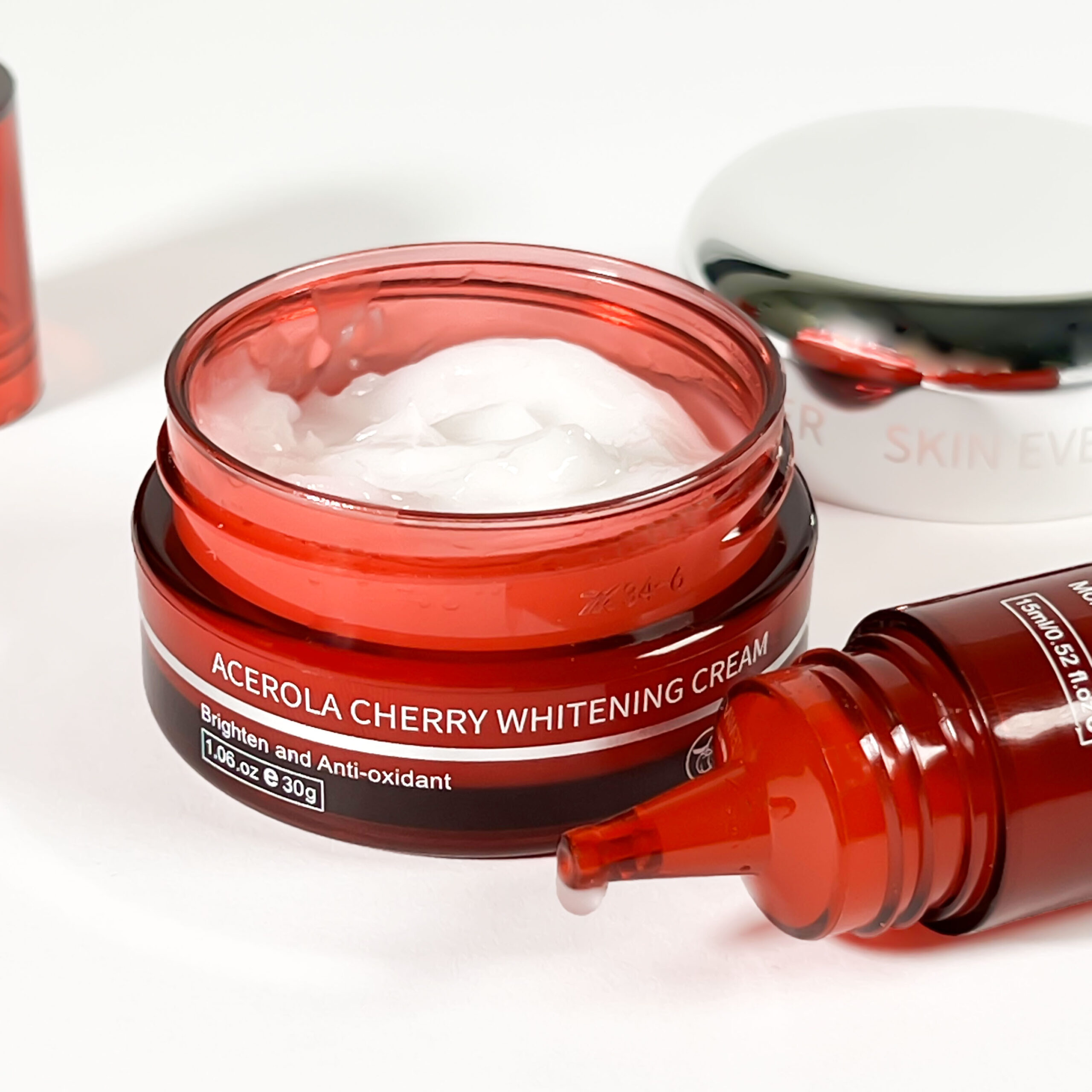 Освітлюючий крем з ацеролою SKINEVER Acerola Cherry Whitening Cream