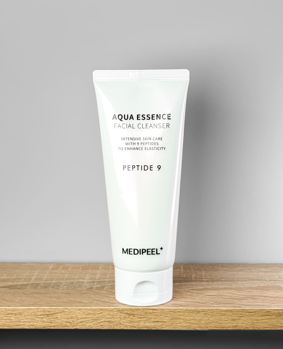 Пінка для вмивання з комплексом пептидів Medi Peel Peptide 9 Aqua Essence Facial Cleanser
