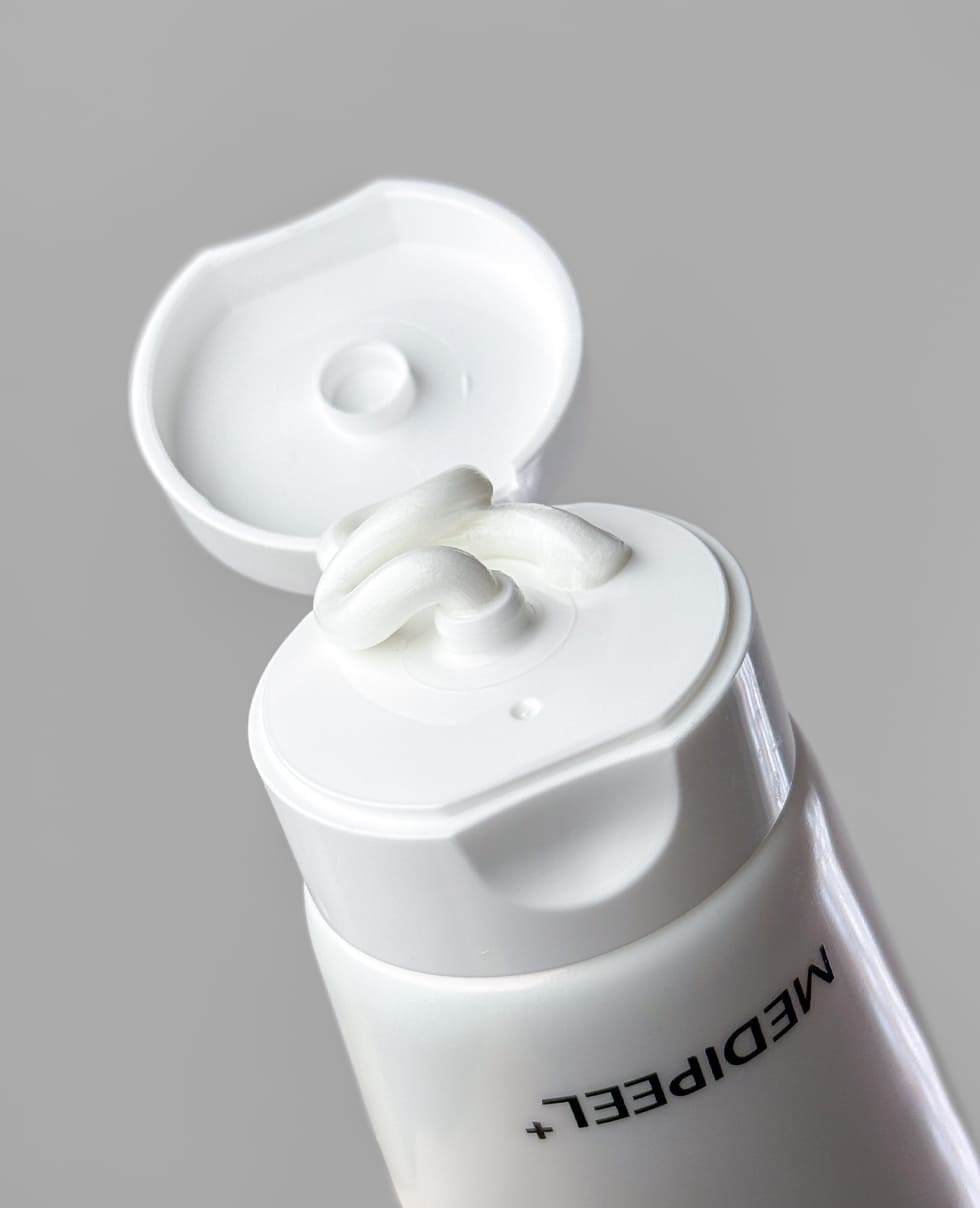 Пінка для вмивання з комплексом пептидів Medi Peel Peptide 9 Aqua Essence Facial Cleanser