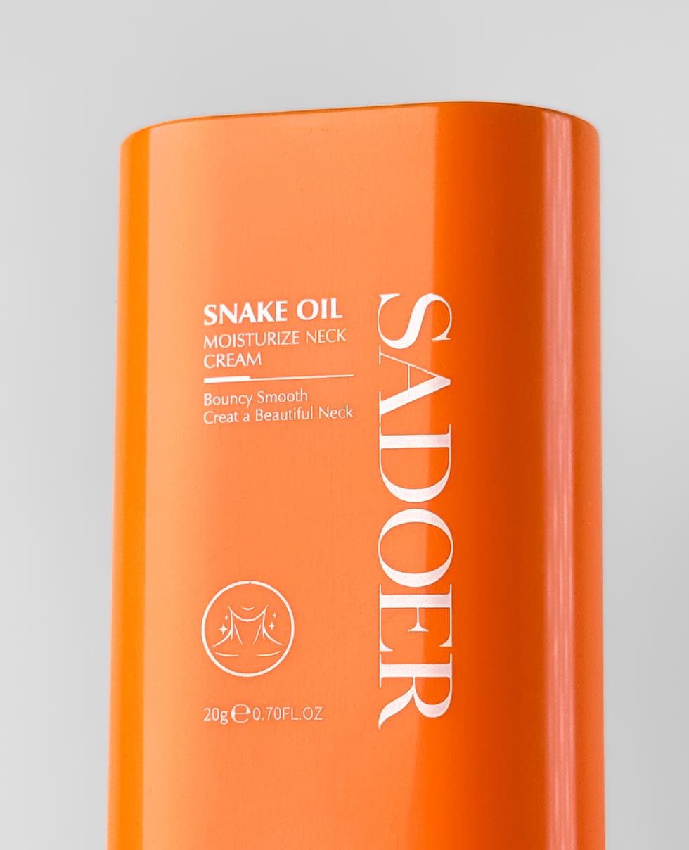 Крем-стік для шиї зі зміїною олією Sadoer Snake Oil Moisturize Neck Cream