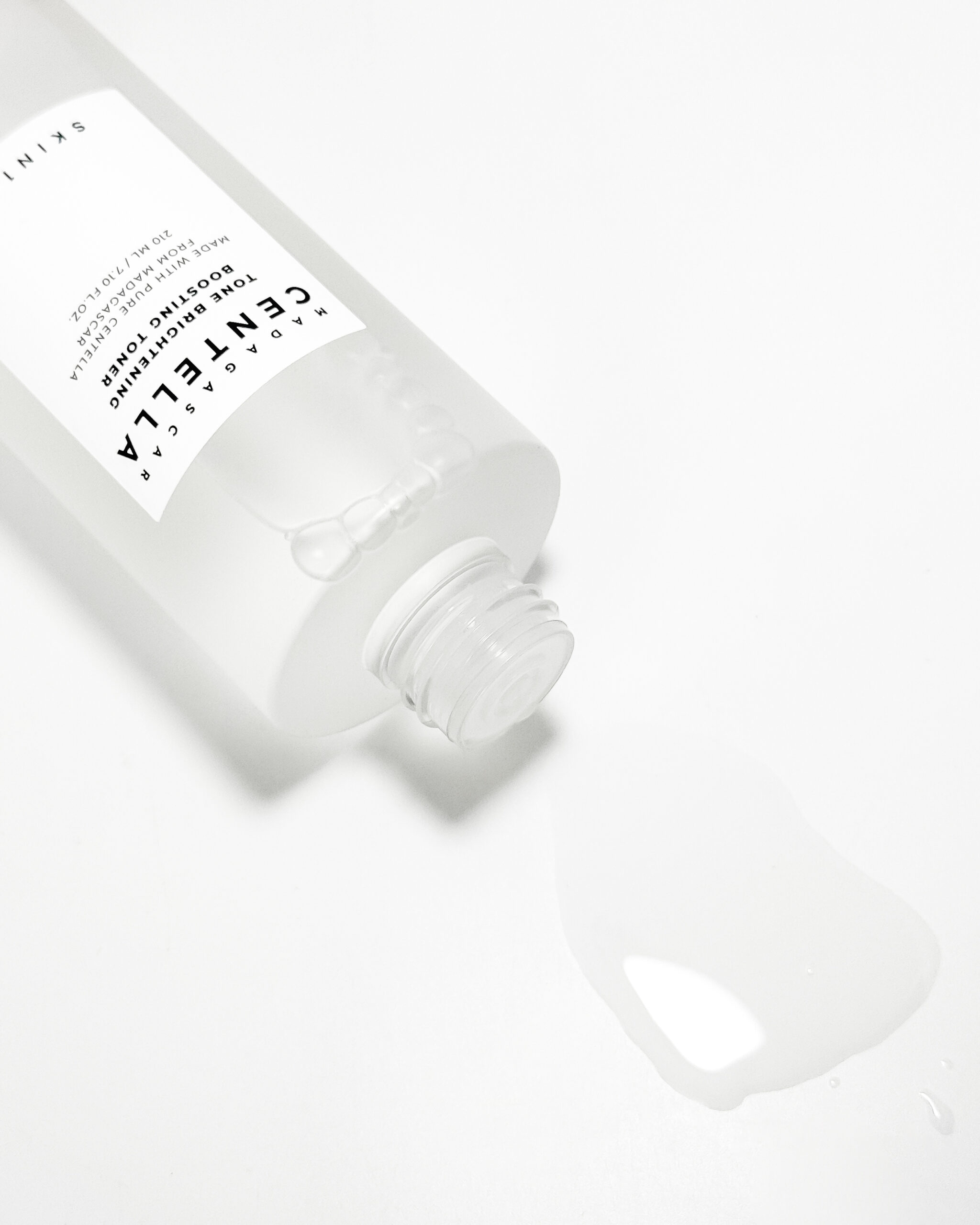 Увлажняющий тонер для ровного тона Skin1004 Madagascar Centella Tone Brightening Boosting Toner