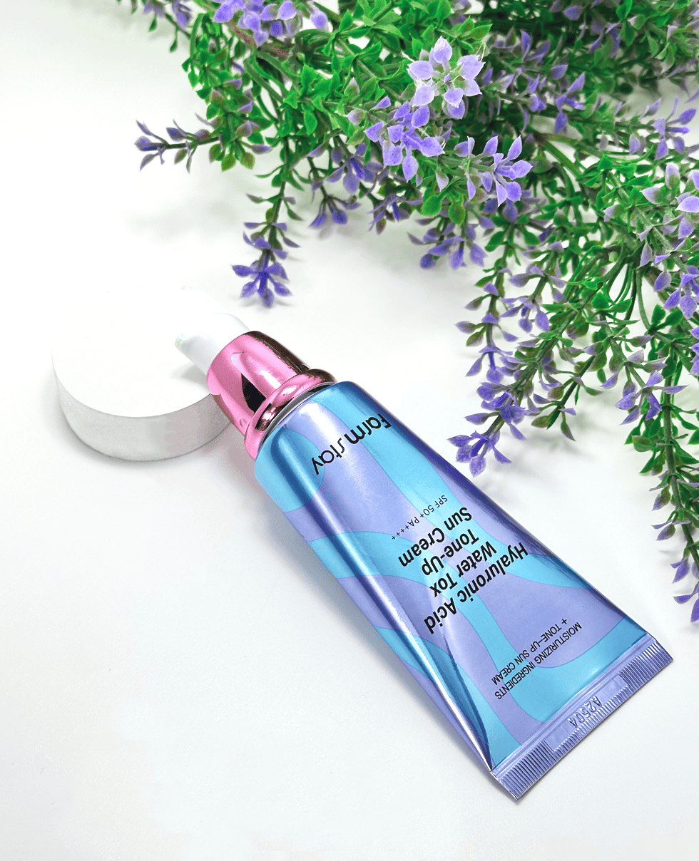 Сонцезахисний крем з ефектом вирівнювання тону Farm Stay Hyaluronic Acid Water Tox Tone-Up Sun Cream SPF 50+ PA ++++